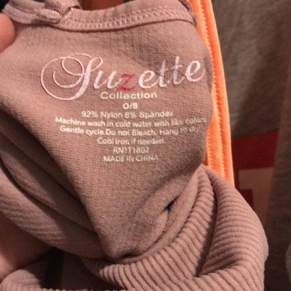 Dusty Rose crop key hole tank top - Picture 4 of 4